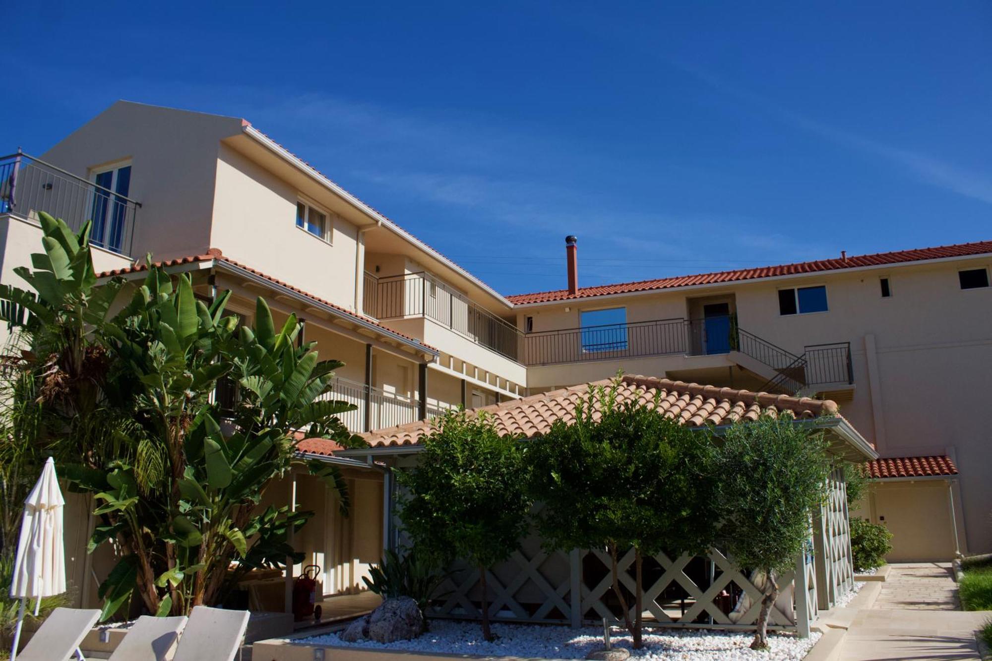 Makris Yialos Apartments 라시 외부 사진